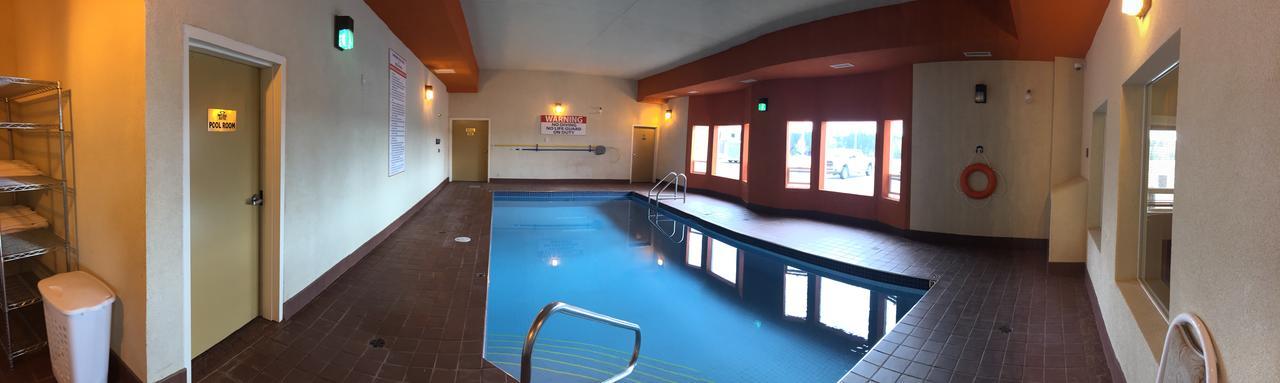 New Imperial Suites Whitecourt Exterior photo